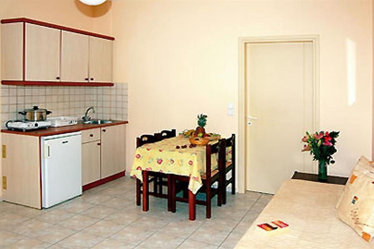 Danaos Beach Apartments Sfáka Esterno foto