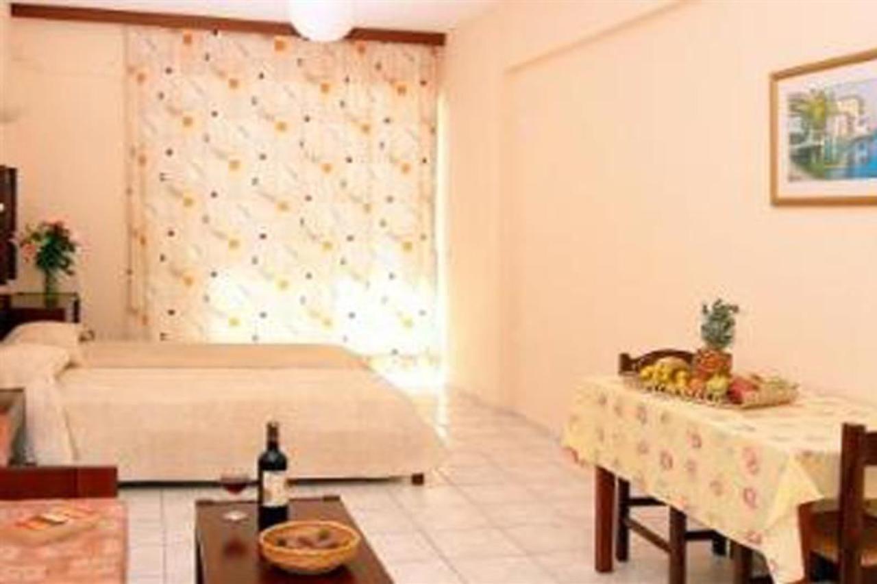 Danaos Beach Apartments Sfáka Esterno foto