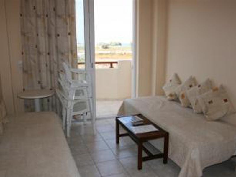 Danaos Beach Apartments Sfáka Esterno foto